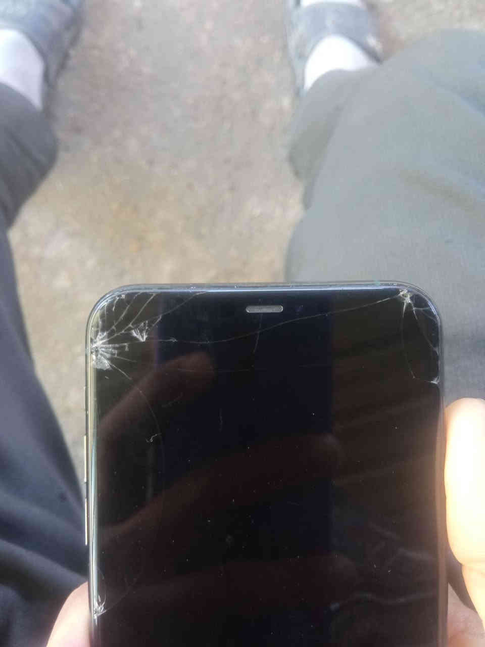 متاح جهاز ايفون 11برو ماكس
بطاريه 77 مبدله مال جهاز ثاني 
ذاكره 256  
الجهاز العيب مالته فقط الدكمه رفع الصوت نخفاضه  ما تشتغل  ب25 الف  
بي فطر بالشاشه فقط 

السعر 230وبي مجال قليل  
مكان بابل 
مستعجل عله بيعته 
واتساب فقط 
***********
