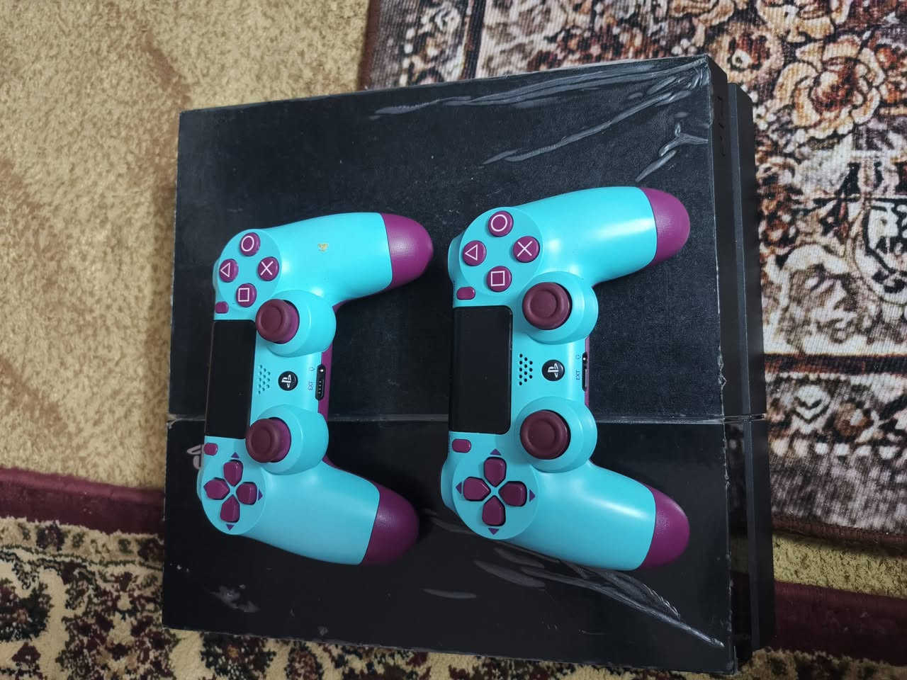 السلام عليكم بلاي 4 فات للبيع نظام 11 كفاله عامه ملحقاته كامله سعرها 200 ***********
