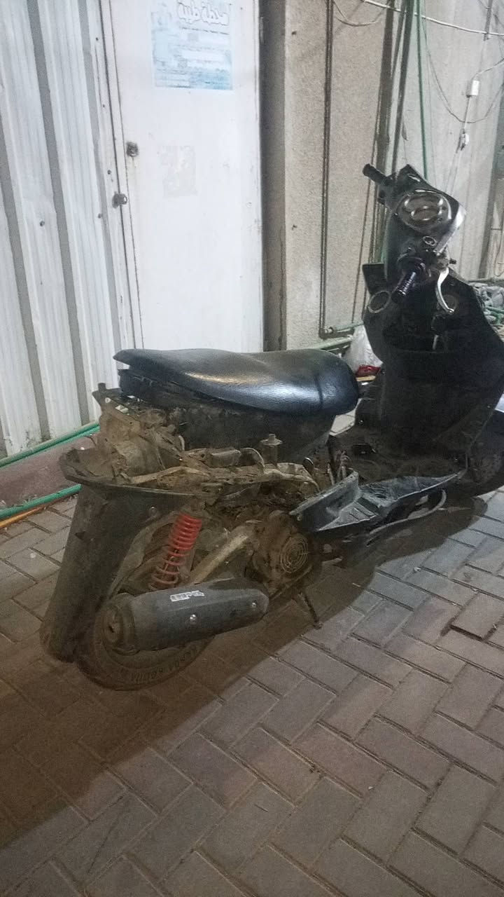 سلام عليكم هاي دراجه سكنس فحل ابيع كوم حديح يعني طافيه مكاني بغداد زيونه وهاذه رقمي بي واتساب ***********
