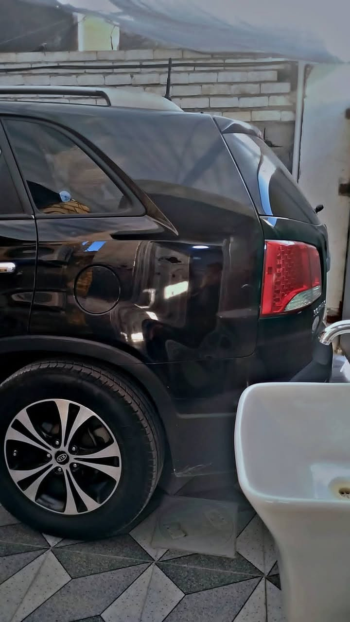 سلام عليكم سورنتو موديل2013 تايرات جدد محرك كير مكفول تبريد قطعتين 7 راكب 6 سلندر دوش 9 ايرباك تحكم ستيرن 4 جهات مثبت سرعه شاشه كبيره كامره خلفيه بيهه بس البنيد جارد ورشينا فقط والباقي رصعات خفيفه ماتبين السعر 130 تحويل ثاني يوم راعيهه ابن عمي المكان الفلوجه رقم الهاتف ***********  ‏‪‏ ‏‪‏‪***********
