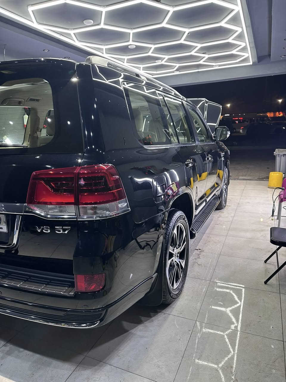 ‎
‎تيوتا لاند كروز موديل (2021)  
إصدار لكزز
  اعلى فئة V.X.R - 8V - 5700L 
‎سياره ماشيه (74) الف كيلو حقيقي
 
‎( فول مواصفات) 
سلايد
  ثلاجة 
‎كشنات كهربائي 
حساس خلفي و امامي
بصمه 
 5 كاميرات 
 ٨ ارباگ 
 مرايات شفط 
 لايتات زينون
صندوق شفت
كيج ليكزز
داخل بيجي
كشن تدفئة و تبريد 
 ستيرن سخان 
دبل اكسل شحن موبايل

سعر (610)$
بغداد 
***********
