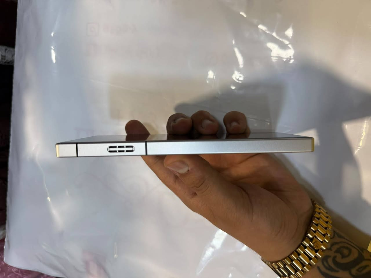 وحش الألعاب ريد ماجيك اس 9 برو (Red Magic 9s Pro) للبيع! 🚀
عشاق الأداء الخارق والألعاب الثقيلة، الجهاز غني عن التعريف بأقوى معالج وجبار في الساحة.
​المساحة: 512 جيجابايت (تخزين بلا حدود).
​البطارية: 100% (أداء المصنع).
​الاستخدام: شبه جديد، مستخدم أقل من شهر وبحالة الوكالة تماماً.
يشغل 120 فريم بدون اي تقطيع ولا اي لاك 
واكيد مود اللعب موضح عدكم بصوره ولكل لعبه مود مختص ب العبه 
​الجهاز لقطة وبحالة ممتازة جداً، للي يدور على التميّز 
السعر علق بنقطه يوصلك


**إذا كنت صاحب هذا الإعلان وتريد حذفه لأي سبب، رجاءا أرسل رسالة إلى الدعم الفني**