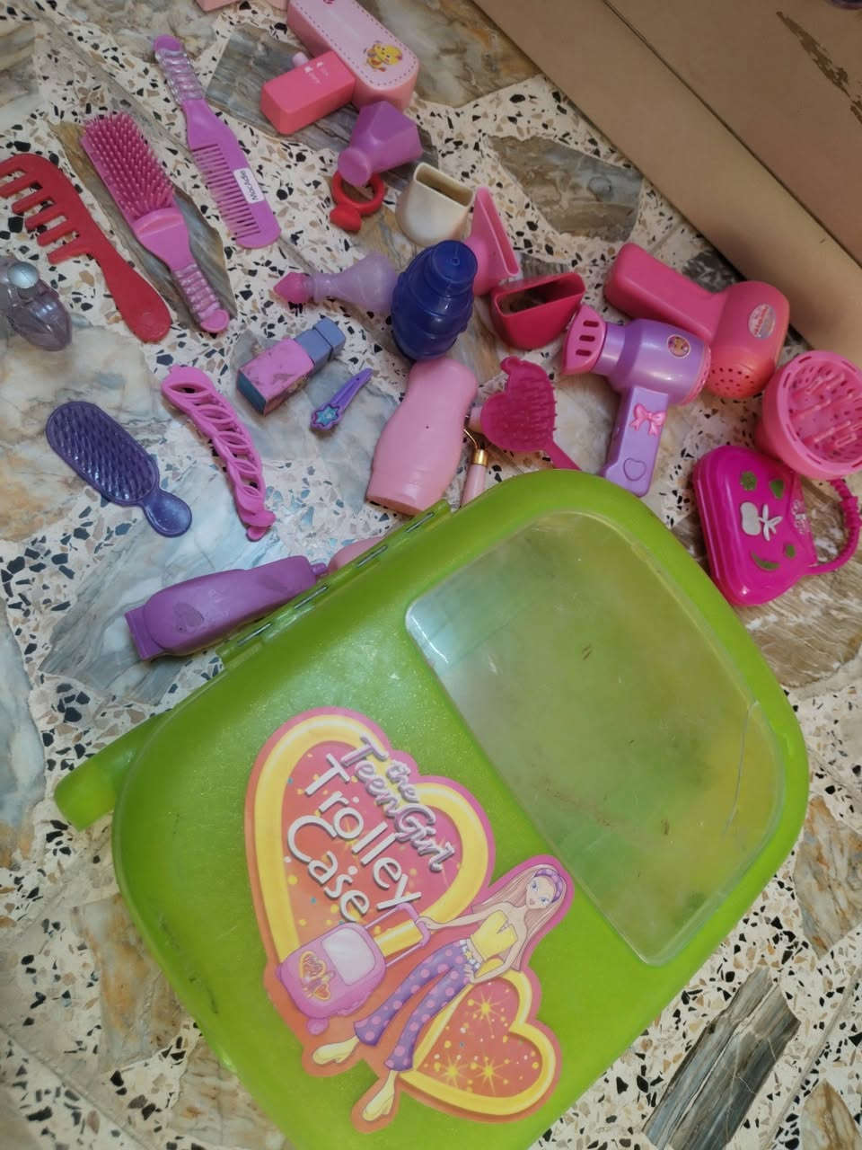 مجموعه صالون بنوتات مع حقيبه متوفره
#الجميع


**إذا كنت صاحب هذا الإعلان وتريد حذفه لأي سبب، رجاءا أرسل رسالة إلى الدعم الفني**