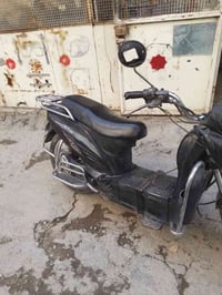 دراجة هالي للبيع السعر ٢٥٠ وبها مجال الاتصال علا رقم ٠٧٧٢٤٣٤٤٥٤٨