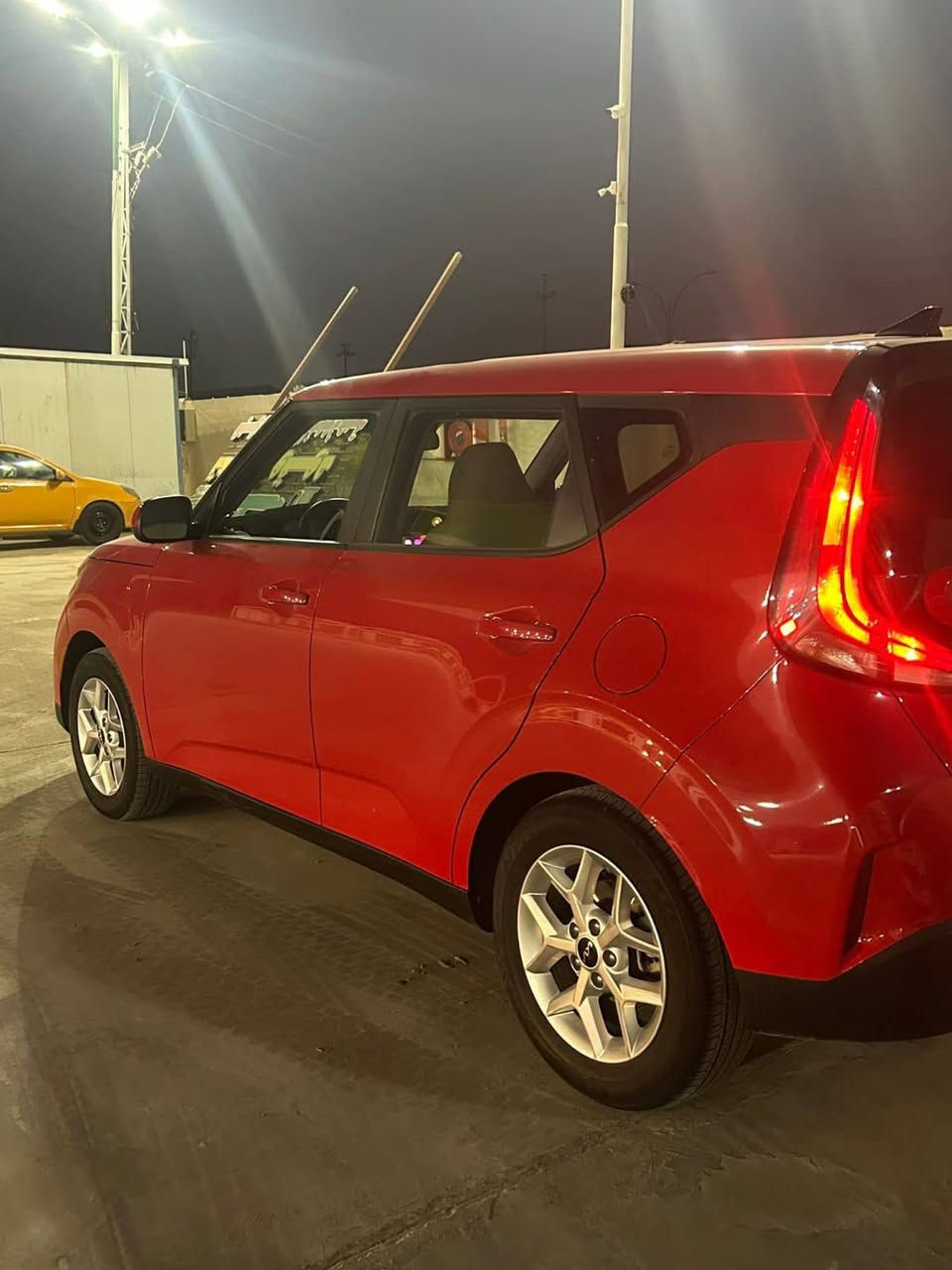 السلام عليكم كيا صول موديل 2023 مشيه 30  حادثه قطعه وحده امبدله والجاملغ بارد سياره جاهزه على اخر حبايه عنواني بابل للستفسار اتصل على الرقم ***********لن مو مكلف بل نشرر
موصفاته مال S رادارات امامي وجانبي وخلفي 
توقف ذاتي امامي وجانبي وخلفي 
تحديد مسار +قياده ذاتيه
تثبيت سرعه 
شاشه الدشبول دجتل 
تحكم استيرن جهتين 
اوتو ستار وبعد بيه هم مواصفات
سعر  150$
