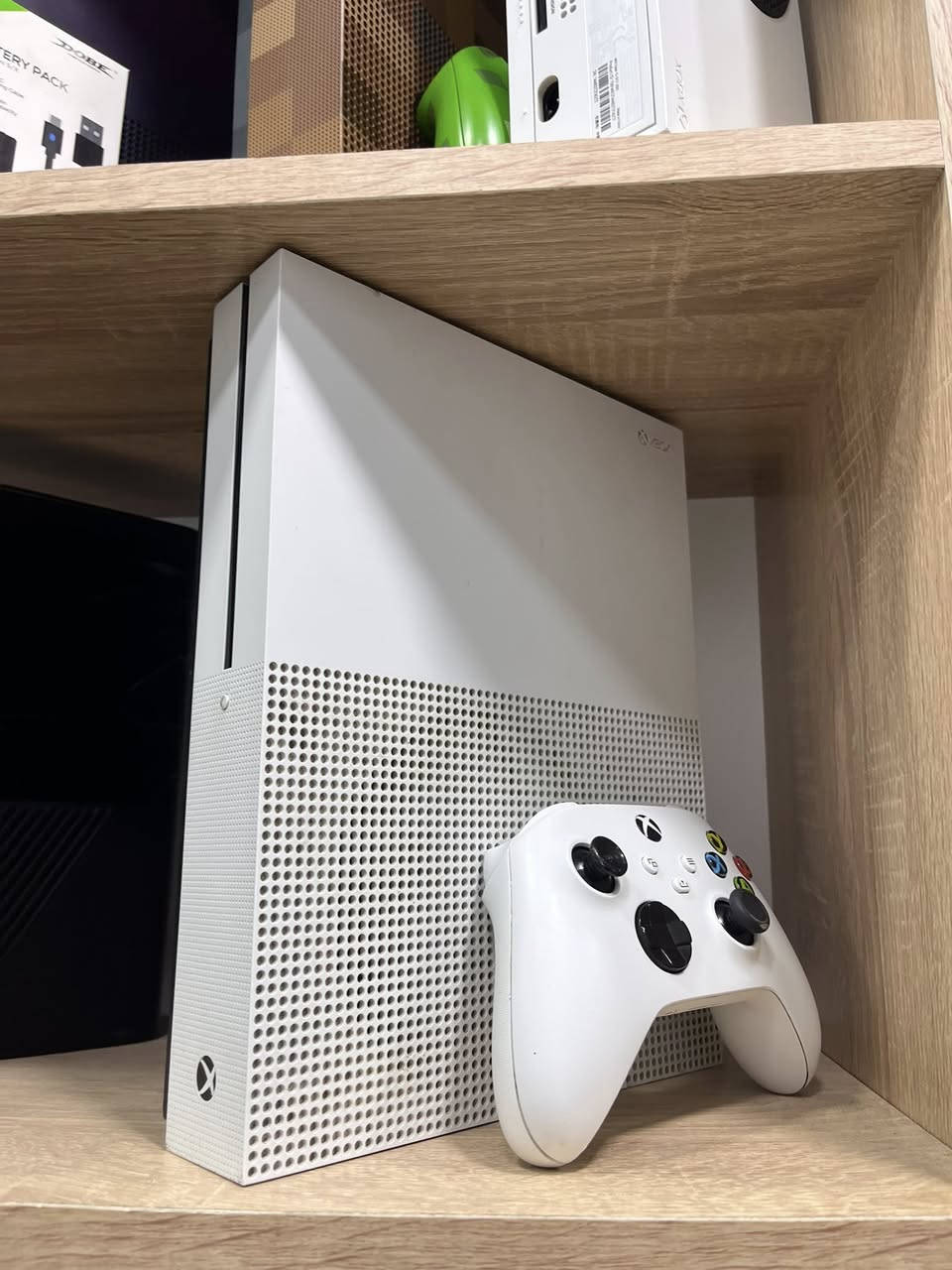 مرحبا شباب مجموعة بليات اسعار تفليش وتوصيل موجود ملاحضة دزلي رقم القطعة يلي تريد تفاصيلها
1- بلي فور برو 1000 كيكا 4k لوك ستيكر سعره (275)🔥
يدات ثنين وحساب بداخله بيه هل العاب (fc25/mincraft/the crow 2) هدية معاها
2-ً بلي فور سلم معدل دبل جويستك لوك ستيكر (255)🍥🔥
3- اكس بوكس ون اكس باندل سكوربيون لوك ولا شخطة
سعره 205🔥
4- اكس بوكس ون اس معا لعبة فيفا 26 هدية معاه سعره 150 جهاز لوك
5- بلي ثري او اكس بوكس 360 السعر 100 اجهزة كاملة
6- اكس بوكس ون فات واحد تيرا 125 لون ابيض نص تيرا 120
7- بلي فور سلم معدل دبل جويستك 10 العاب بداخله جهاز لوك نضيف حيل سعره (265) 🔥
8- بلي فور معدل معا جويستك ثنين ملحقات كاملة سعره (190) 10 العاب اختيارية 🔥
ضمان شهر للوك وضمان 15 يوم. المفتوح 
توصيل كل العراق متوفر 
***********
وتساب
