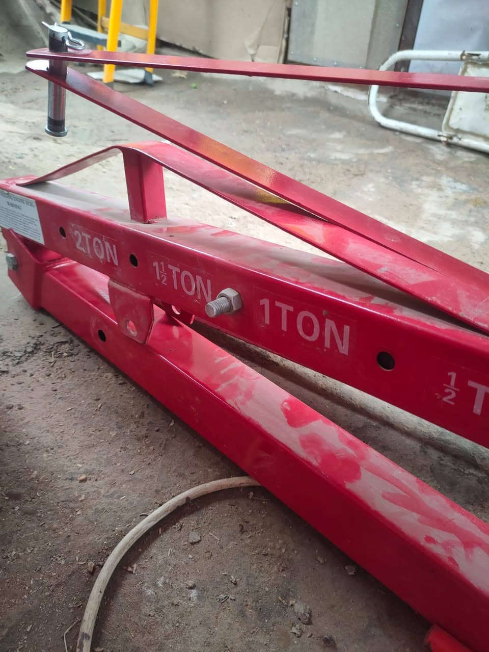 السلام عليكم
اجهزة للبيع مستخدمه شي قليل بعدهن داخل الضمان.
1_ جهاز تنظيف نوزلات يشتغل دوش و GDI اوتو 690$
2_ جهاز قشور الجوز لتنظيف بيت الولف 260$
3_جهاز سموك لفحص الليك 160$ 
4_ جك زرافه نظيف كلش 160 الف
ممتواجد ع نت للاستفسار ***********
