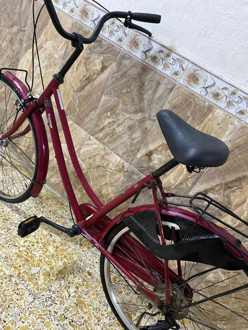 بيسكل بناتي حجم 26 ياباني مال حاويه صارله سبوعين من طالع من الوكيل نضافه 99‎%‎ جاهز ماعوزه اي شي مكاني قطاع 28 شراي اتصل ***********
