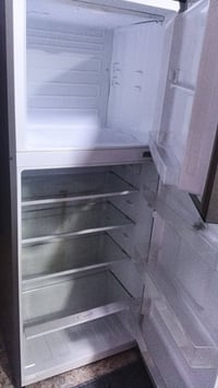 حجم كبير • بدون درج • معها غاز