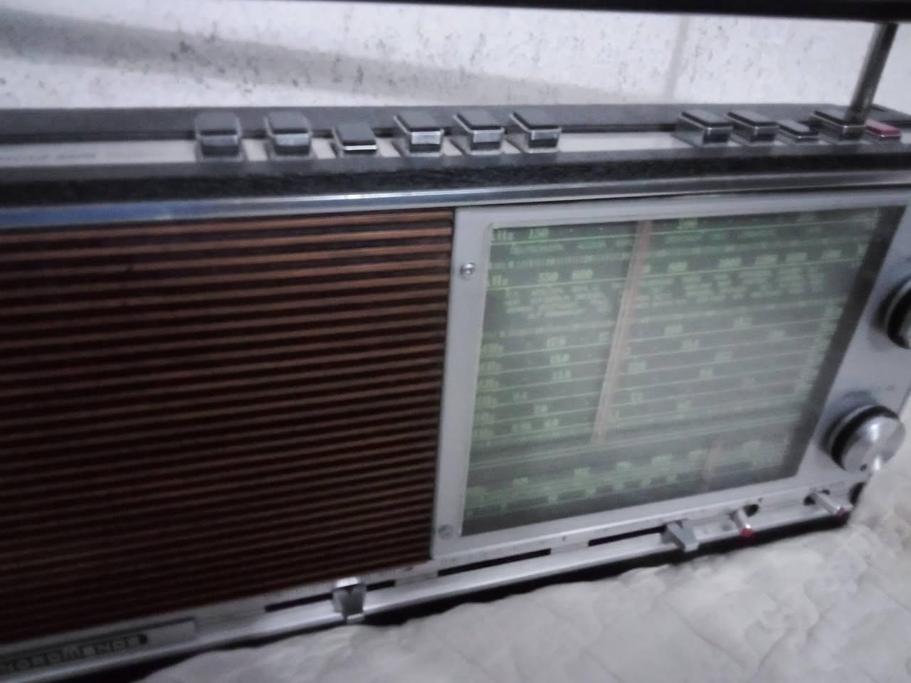 راديو نورمندي ألماني أصلي، نظافة 95%،
اللون صاجي، ولم يدخل أي صيانة نهائيا.

يحتوي على موجات:
FM – AM – موجات قصيرة – موجات طويلة

يعمل على:
🔹 البطارية
🔹 الكهرباء

السعر: 175 الف دينار 

🚚 تتوفر خدمة التوصيل إلى جميع المحافظات.

للاستفسار: ***********
