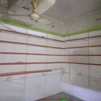 متوفر رفوف مستعمل شي قليل السعر القطعه الواحده مع السكك 6500 للاسفسار ...