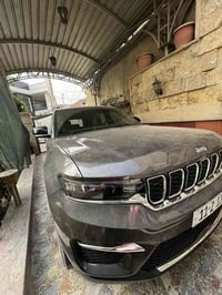 جيب هايبرد 4xe🔵 لمتد 2024 محرك : ٢٠٠٠ تيربو لون سمنتي  السيارة ماشيه ١...