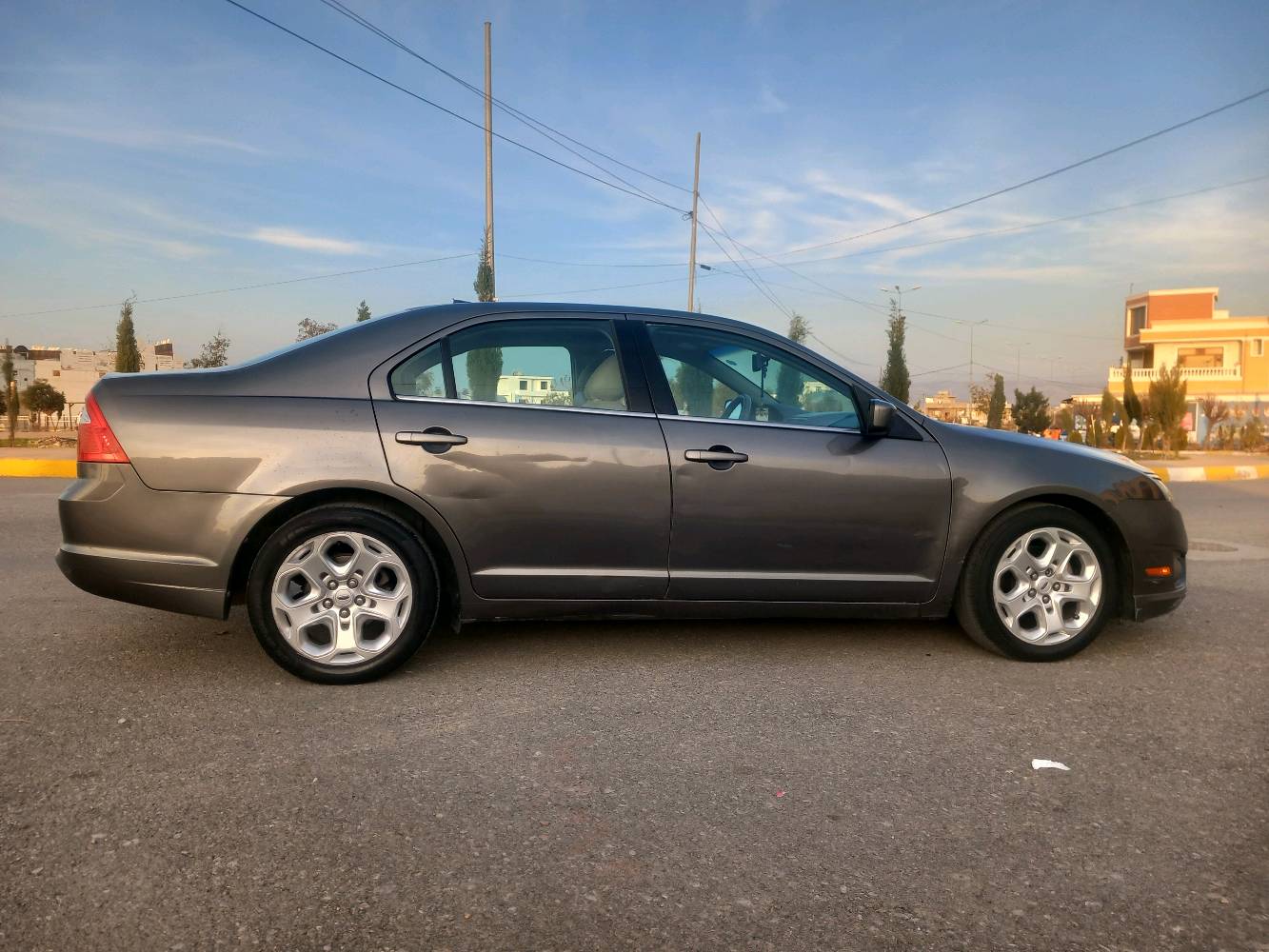 فيوجن 2010 se
داخل اصفر بدون صبغ رقم سليمانية سنوية لحد 27
 محرك اربعة سلندر حجم2:5
حساس خلفي وتحكم ستيرن مكفولة من الحادث والصبغ داخله كلين بيها جراد بالقمارة فقط
گير ومحرك وكهربائيات وتدفئة وتبريد كله بشرط
#السعر((90))ورقة وبي مجال مكاني (جمجمال)
*********** فايبر+واتساب