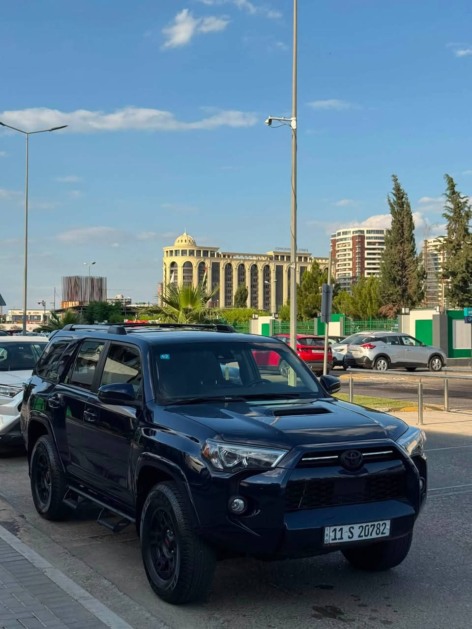 السلام عليكم للبيع او المرواس وبسعر مناسب ….
تويوتا فور رنر 2023 sr5
ماشيه 40 الف ميل 
ويل TRD اصلي 
بصمه 
تو ويل 
السياره جاهزه مابيها نقص 
سيرفس كامل مسويلها 
الحادث  بنيد وجاملغ وباب السايق
صبغ 4 قطع 
بدون شاصي 
تعديل باللغد فقط 
مكان سياره بغداد اليرموك او نفق الشرطه 
*********** 
السعر 24.000$ وبي مجال بسيط
