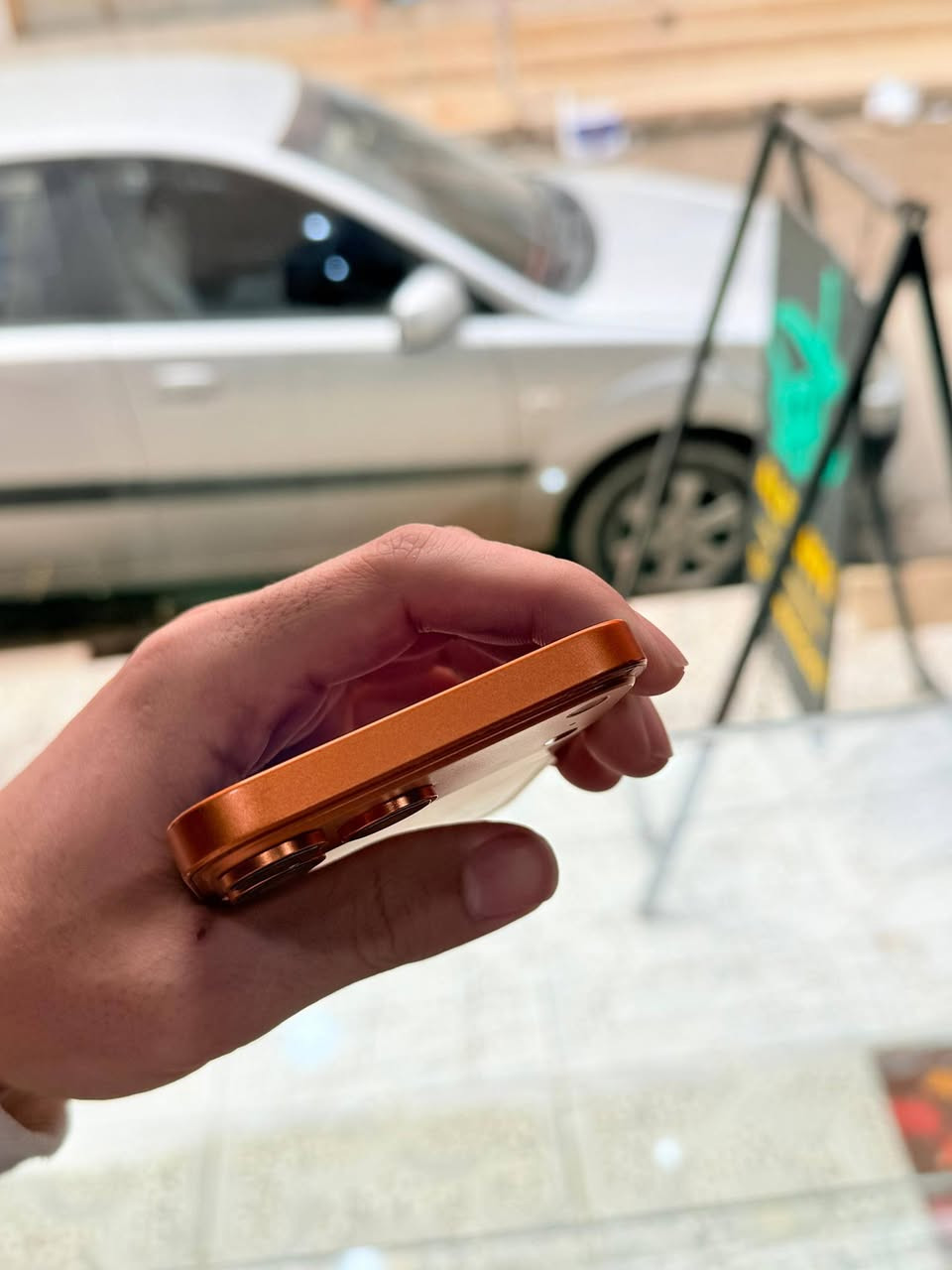 السلام وعليكم اكس ار محور 17 لوك جديد خدش ما بي   بطاريه 100 شاشه اصليه ما مبدل جهاز جديد وفول نضافه 99/: نضافه  سعرو ٢٥٠ وبي مجال ومراوس هم يرهم ***********
