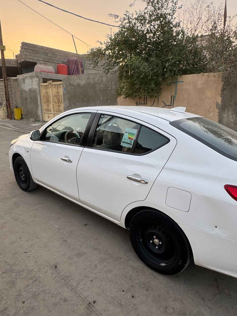 سلام عليكم
نيسان موديل ٢٤ ماشيه ٤٩  
سياره جديده مال موضف
المكان اربع شوارع مقابل مستشفى الفيحاء
السعر ١٢٠ ***********
