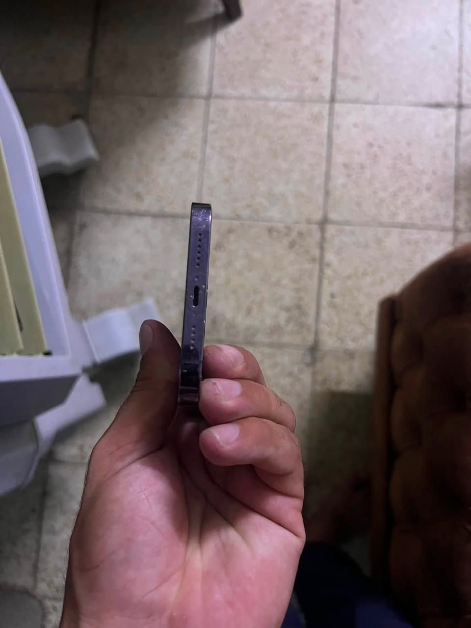 السلام عليكم
للبيع ايفون 14 برو ماكس جهاز ممفتوح بلادي باكيته ويا جهاز بس ضهر مكسور وضهر مالته ب 30 الف بس معدي مجال بدله ومتوازي ع بيعته  سعره 700 الف وبي مجال بسيط العنوان /حي الجامعه  الاتصال ع الرقم *********** / *********** 
بي واتساب

