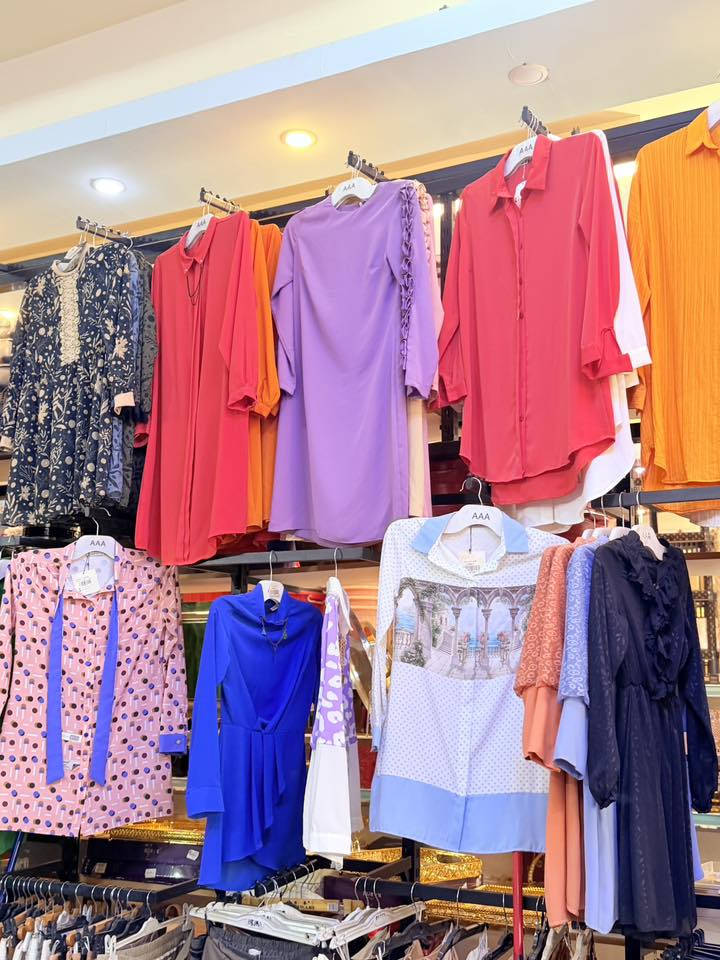 📢 بيع شِلعة قمصان نسائية 📢
👚 العدد: حوالي 100 قطعة

💰 سعر القطعة: 5,000 دينار فقط

✨ موديلات متنوعة ومناسبة للبيع بالمفرد أو لأصحاب المحلات

🔥 فرصة مميزة للتجار والباحثين عن الربح السريع

📍 للاستفسار والحجز مراسلتنا على الخاص

***********
