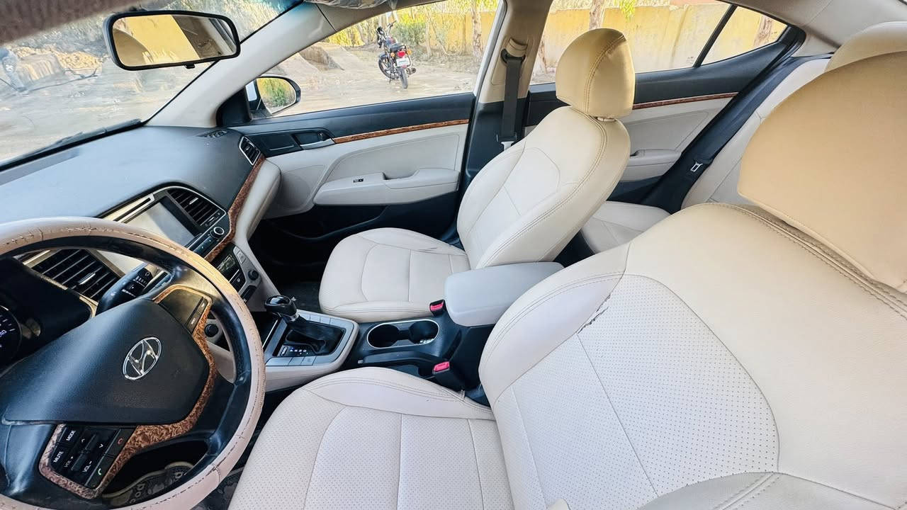 النترا  2017 خليجي  فول 1/1 عده البصمه 
70 الف كشنات جلد اصلي 
فتحه سلايت فول تحكم استيرن
مري شفط وترحيب 
شاشه جبيره 
داخل صاج 
نضام سبورت 
حساس كامرة
 محرك 2000 دوش 
سونار بالمنشورة بيهة شوية بارد
مكان السياره ديالى دلي عباس
للاتصال***********
سعر135
