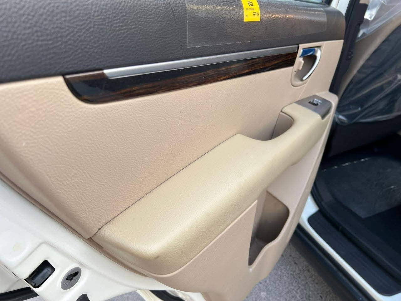 السلام عليكم
✅سنتافيا 2012 للبيع  

✅باسمي رقم بغداد دولي هزه جديده بسمي 

✅مكفوله من الضربه او الصبغ وتبديل 

✅بيه بارد بلجاملغ الامامي 

المواصفات:

‏✅ 4 2400حجم المحرك  

‏✅ 4x4 

✅ فتحة سلايد 

✅ دشبول صاج

✅  سبعة راكب 

✅ 3 قطع تبريد 

✅تحكم استيرن

✅اشاره بالمري

✅حساسات خلفيه وامامي  

✅ كامره بلاديه 

مكاني بابل  

السعر.    150 

وبيها مجال  

 ***********
