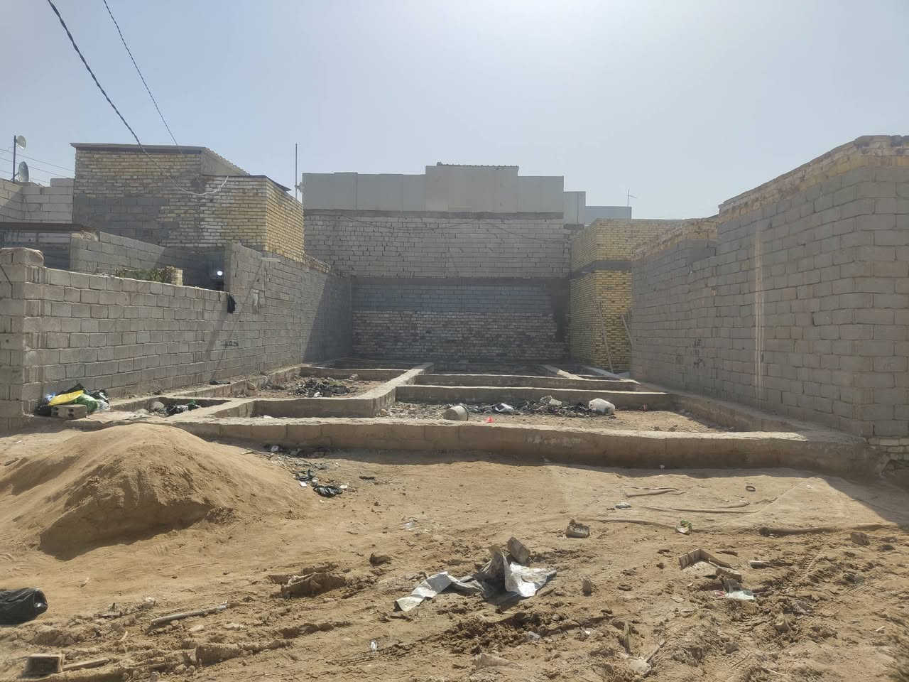 السلام عليكم عرصه للبيع 200م بيها اساس صب بتلو خلف مدرسة در النجف الاهليه متوفر كافة الخدمات السعر خاص او الاتصال ***********
