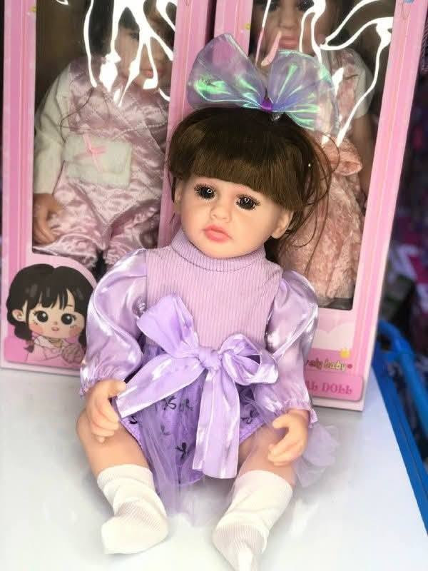 👶💖 وصلت أجمل عروسة سيليكون هتخطف القلوب من أول نظرة! 😍✨
🥰 ملامح واقعية جداً وكأنها بيبي حقيقي
👗 ملابس شيك وخامة ممتازة بتفاصيل جميلة
💇‍♀️ شعر كثيف وطويل وناعم بجودة عالية
🤍 حجم كبير ومناسب للأطفال
🎤 ومعاها جهاز بتغني بيه ويضيف متعة أكتر للعب

👶 شكلها قريب جداً من حجم البيبي الحقيقي
🧠 بتساعد على تنمية الخيال واللعب التخيلي وحب الرعاية والاهتمام
🎁 هدية مميزة جداً للبنات في كل المناسبات

✨ خامة السيليكون رائعة ولمسة ناعمة
📦 بتيجي في علبة شيك جداً مناسبة للهدايا

❤️ اختيار الشكل عشوائي كلهم قمرات 😍

#عروسة_سيليكون #عروسة_بيبي #العاب_بنات #هدايا_بنات #العاب_اطفال #عروسة_تغني #بيبي_سيليكون #العاب_مميزة #هدايا_اطفال #لعب_وتسلية 👶💖🎀✨🥰


**إذا كنت صاحب هذا الإعلان وتريد حذفه لأي سبب، رجاءا أرسل رسالة إلى الدعم الفني**
