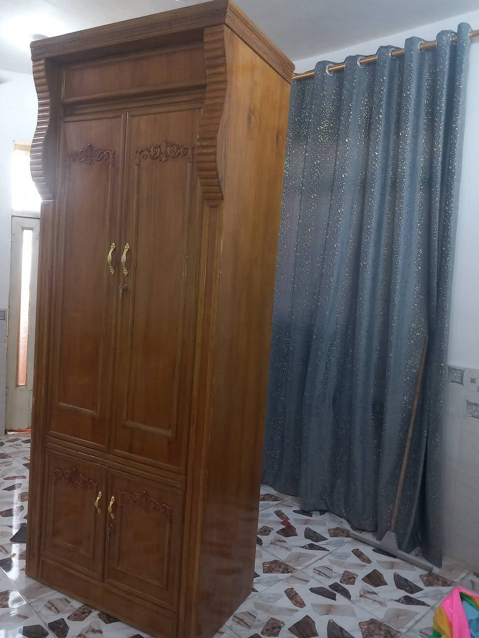 للبيع كنتور بابين انجاره مكينه خياطه شغاله ***********
