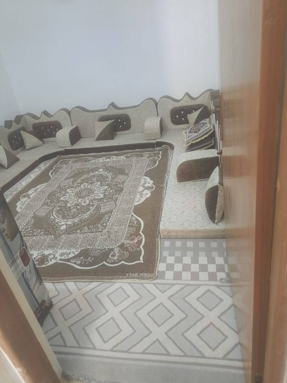السلام عليكم بيت البيع 50متر
يتكون من طابق ونص
ستقبال وصاله ومطبخ
مكشوفه وصحيات
فوك غرفه وضاله 
العنوان ملحق قريه الغدير
عمود 314  تم تخفيض السعر
من 25. ال. 23 بيع مستعجل
***********
***********
