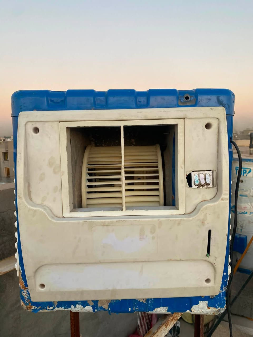 مبردة جديدة بالباكيت استعمال اقل الاسبوع عراقي مال موصل اخذتها ب 160 قيم باليرضي الله واخذها لان عندي شيلة 
ومبردة صغيرة كلشي شغال بيها ع الفحص هم قيمو باليرضي الله والخير ع الياخذ مكان بغداد المنصور


**إذا كنت صاحب هذا الإعلان وتريد حذفه لأي سبب، رجاءا أرسل رسالة إلى الدعم الفني**