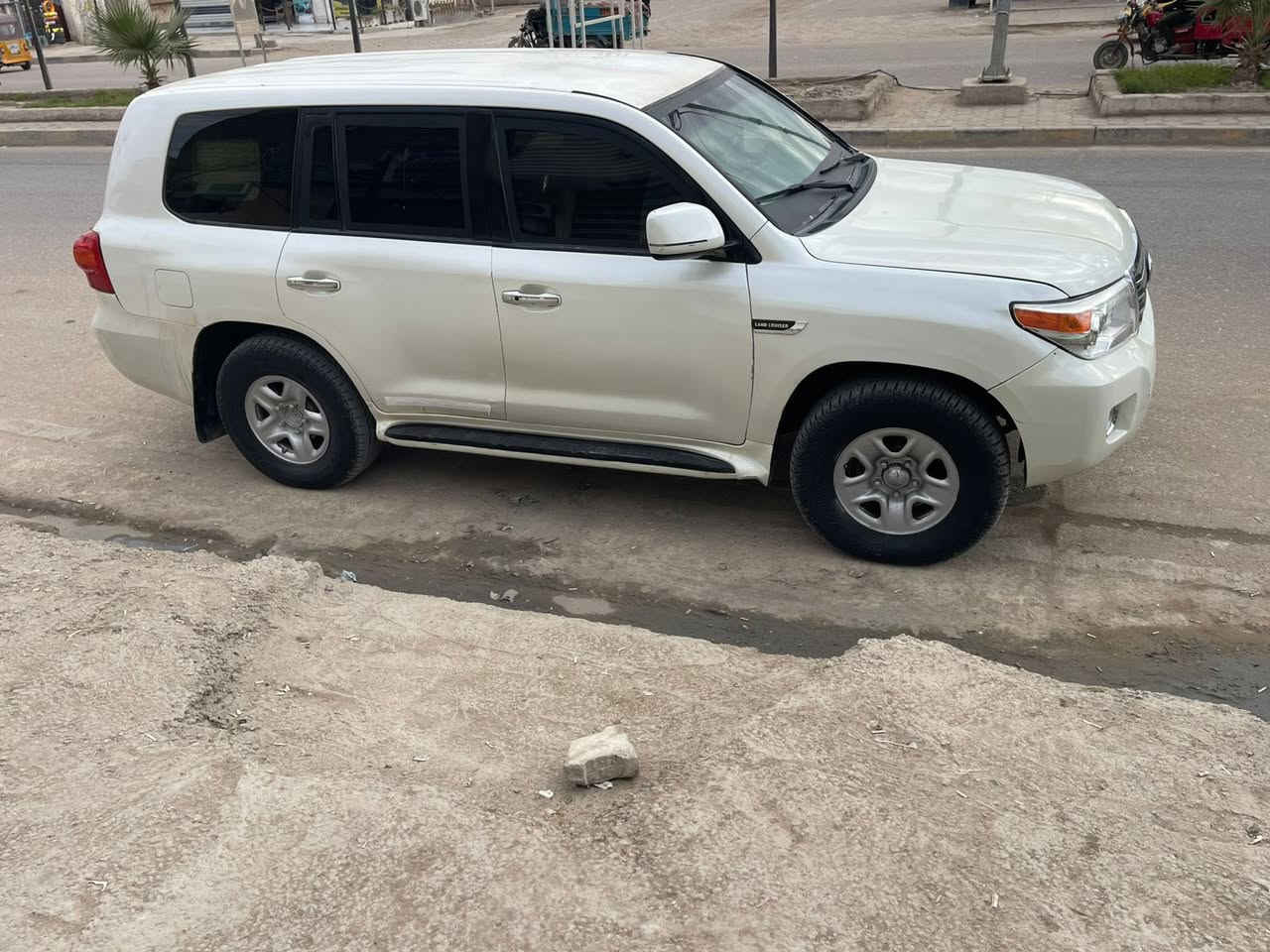 السلام عليكم لاندكروز ٢٠١١ #مصفحه أدوات كفاله بدون كص
السياره جاهزه من كلشي حداديه كير مكينه كله جاهز 
مكانه ميسان العماره 
السعر ١٢٥ 

0771 990 5309
