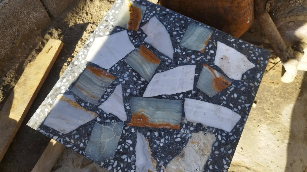 كاشي عراقي مرجوج الوان المتر الف و نص متوفر بي 300 متر
مرجوج بالنص مخبوط الوان موزائيك و مرمر  40 × 40 سم

غير مستعمل 

للإستفسار ***********

العنوان بغداد / حي الرشاد / القاعدة العسكرية 

كاشي مناسب سعر المتر الف و نص 

القطعة ب 250 دينار

