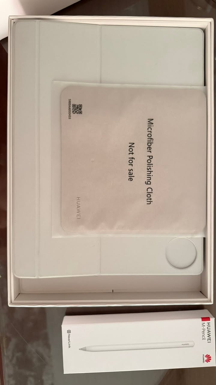 HUAWEI MatePad Pro 12.2-inch PaperMatte Edition WIFI
12+512 GB Premium Gold Inbox Keyboard
الجهاز جديد لم يستعمل تقريباً
معه (كيبورد و قلم و شاحن و 2cover و screen حماية للشاشة)
كل شيء أصلي وموثوق و نظيف ومتحافظ عليه

رقم التواصل واتس: 01062335229
رقم التواصل اتصال: 01040441004


**إذا كنت صاحب هذا الإعلان وتريد حذفه لأي سبب، رجاءا أرسل رسالة إلى الدعم الفني**