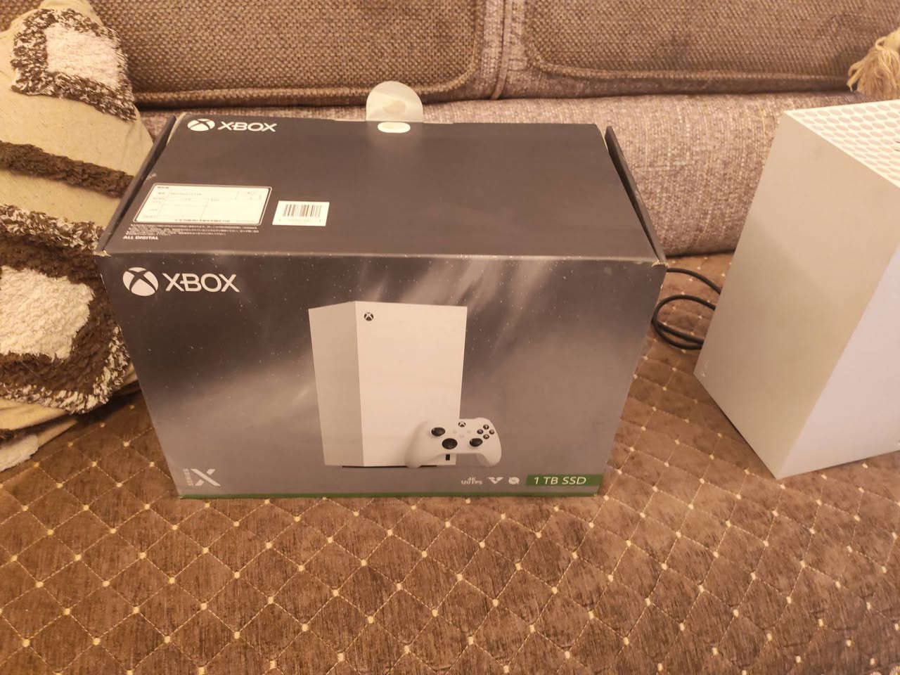 السلام عليكم 
إكس بوكس سيريس إكس ديجتال للبيع فقط 
الجهاز استعمال قليل أخو جديد 
غراضه كاملة مع الكارتونة 
السعر 750 ألف وبيه مجال 
للاستفسار الاتصال على الرقم ***********
