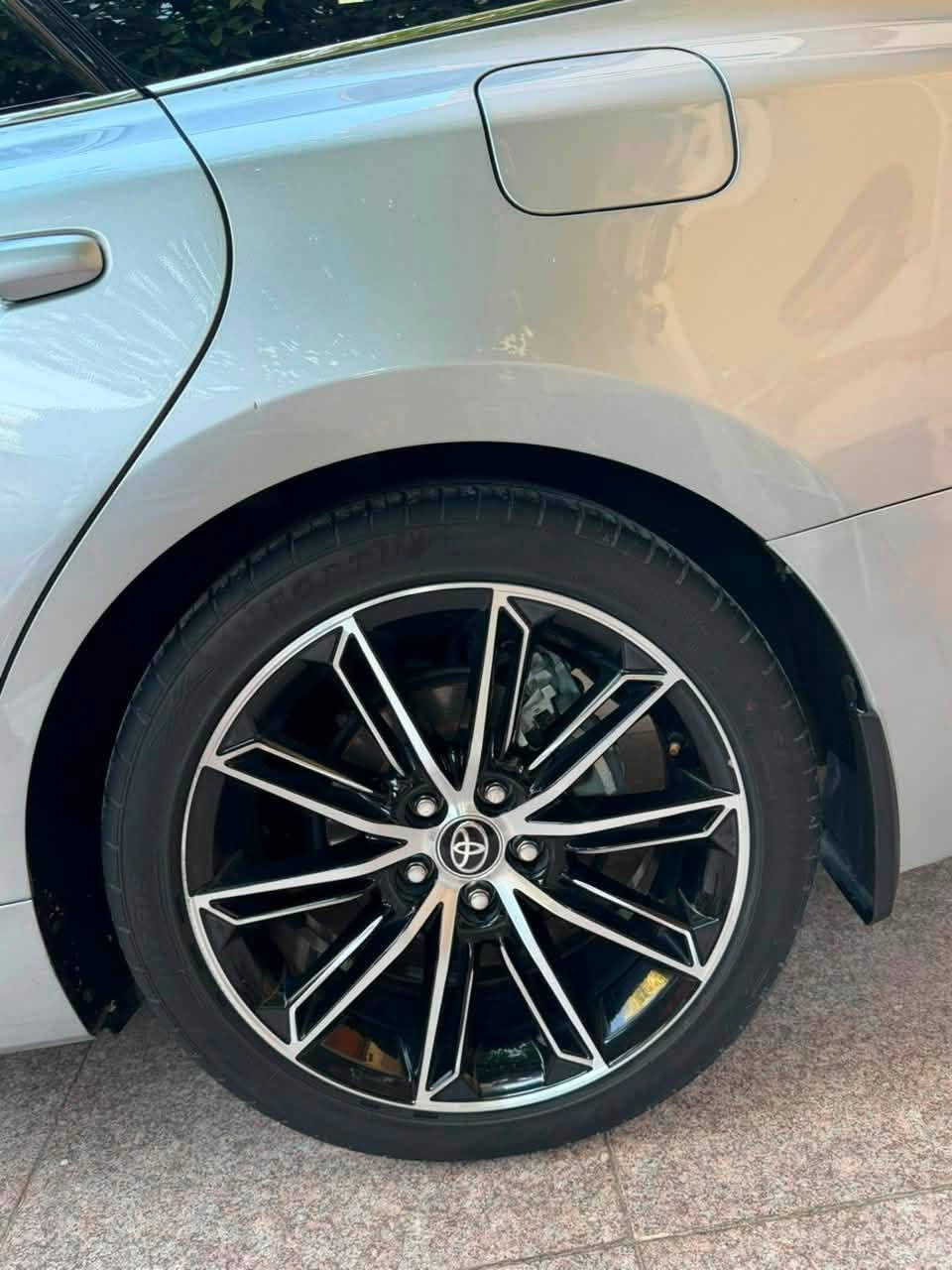 السلام عليكم

Toyota avalon 2022 
 

اعلى فئة فول مواصفات وارد امريكي والسيارة رقم بغداد بأسمي 

ماشية 53 

محرك V6 سلندر 

فتحة سقف-

كراسي خزن ميموري-

مقاعد الأمامية تدفئة وتبريد-

مقاعد خلفية تدفئة-

ستيرن تدفئة-

شاشة تدعم الApple car play-

نظام صوتي سماعات JPL-

رادار امامي وخلفي وجانبي-

تحذير مغادرة المسار-

كامرات 360-

المصابيح Led-

عرض السرعة والمعلومات عله الزجاج-

 الأمامي (Head-Up Display)

حساسات امامية وخلفية-

شاحن لاسلكي-

كشنات كهرباء 

وبعد بيها هواي مواصفات

ضررها مثل ما موضح بالصورة

وصور الحادث موجوده 

السيارة راجع ايرباك ستيران ستتم

مكان السيارة بغداد العامريه 

السعرر 25  

رقم التواصل.      ***********
