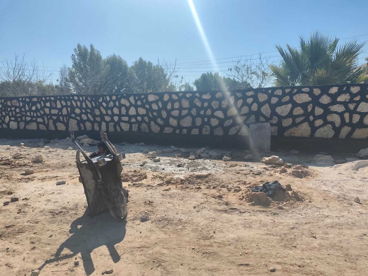 السلام عليكم 
بناء حجر شغل درجة أولى 
كرسته وعمل 
***********
