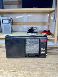 بعد اذن الآدمن بهذا الراديو كان الليل أطول و الصوت أصدق و كانت الأغنية...