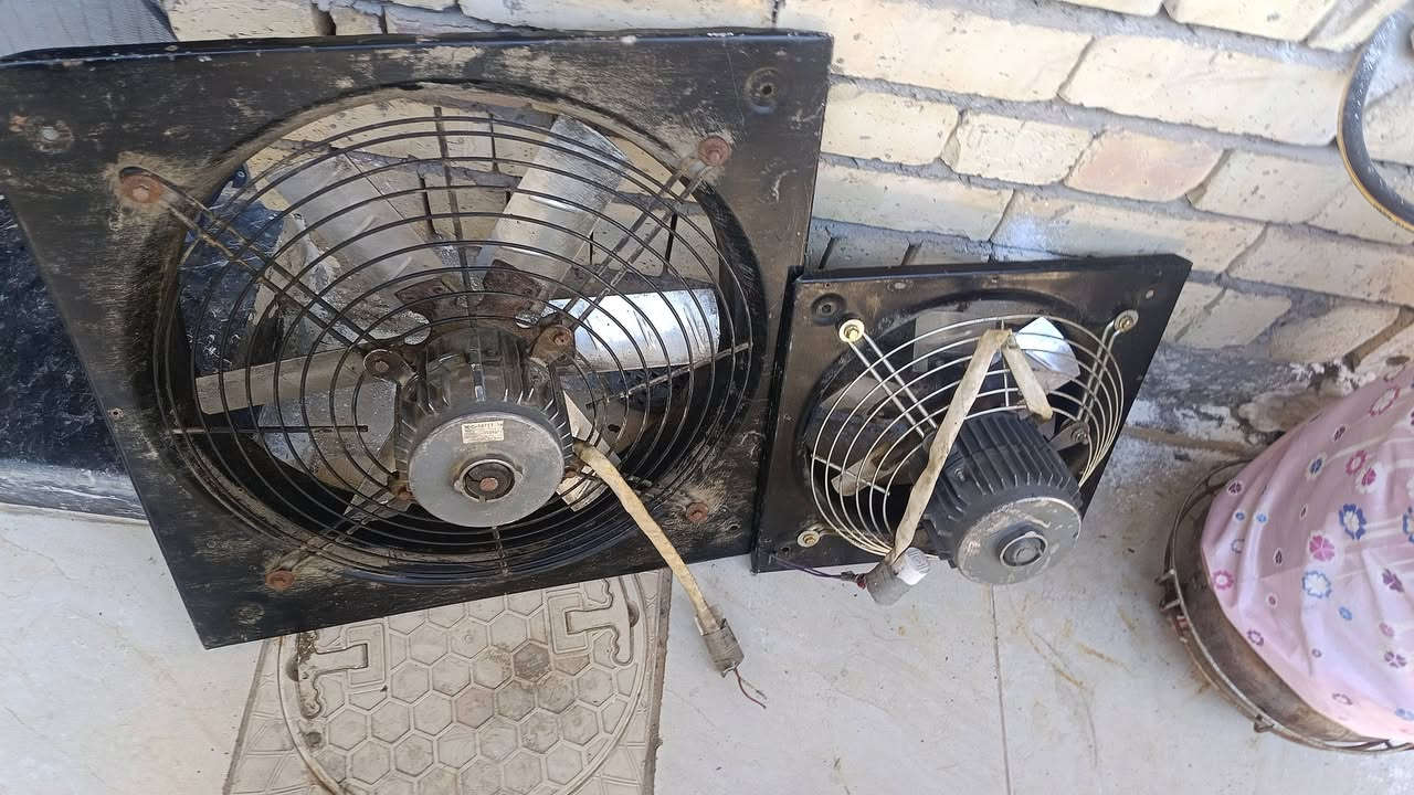 السلام عليكم ساحبات دهون للبيع
***********
وحده قياس 70x70

الثانيه 40x40

ثنينهن استعمال شهر ونص بالزايد شهرين 

جديدات نوعيه ياباني مو ايراني اصليه وثكيلة

ثنينهن رايدهن 110 الف وبيها مجال حك الجيه 

مكاني كميره 

ويوجد توصيل بغداد كلها وين متريد اجيبهن الك
