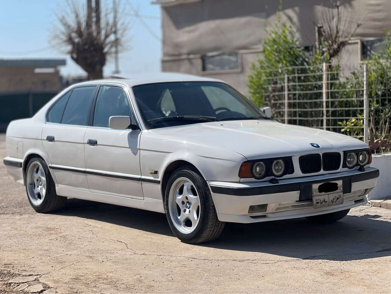 BMW/E34/1991/525iA
فول فول مواسه فات
گيرومه كينه و ته بريد به شه رت 
سه نه وى نويه به س نه كراوه ته ره قه م باريك
به ناوى خومه وه يه تحويل و وه كاله به شه رت 
بى ده عم و بى ليدان به ده نه ى پيشى ده سكارى نه كراوه
به شه رت جوارتايه و ويلى نويم بو كريوه 
*********** أربيل, العراق
