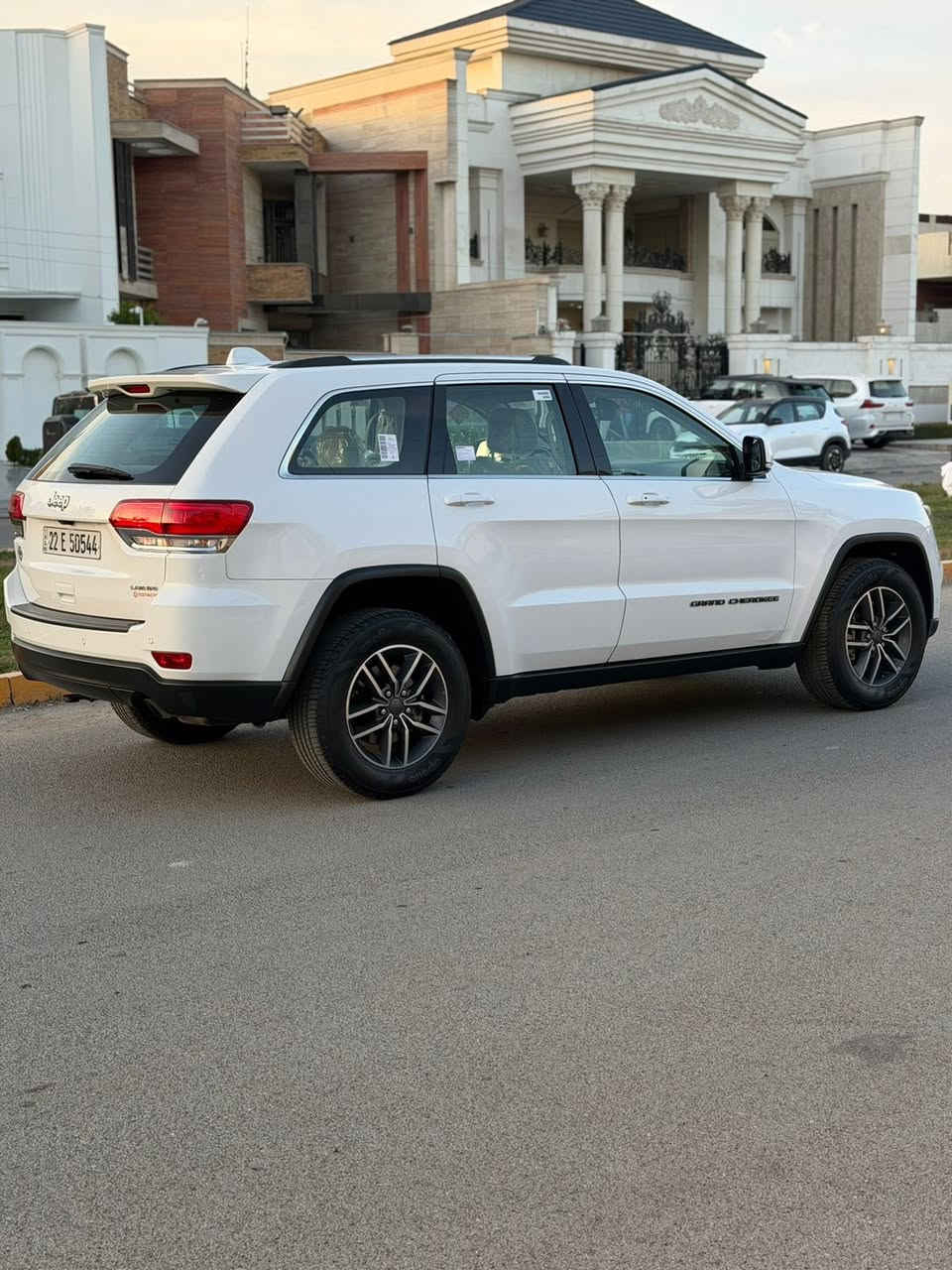 السلام عليكم رمضان كريم 
جيب لاريدو خليجي وكاله 2019 هارلم  محزك 3600 
شفتات ستيرن زراك لايت 
حساسات خلفيه وامامية 
كشنات امامية كهربائية 
لايت متحرك زنون اصلي 
توقف ذاتي عند رجوع 
شاشه وسط و كامره 
بعد بيه مواصفات 
مكان سيارة بغداد جميلة 
السعر 228 ورقة 
***********
