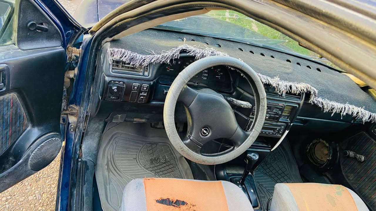 السلام عليكم اوبل فكترا 1993 للبيع السيارة جاهزة كير ومحرك بالشرط ((كير أوتوماتيك)) محرك حجم 18 تخم تاير جديد صدر امامي خلفي جديد درايم شفتات جديد وغرفتها نضيفة رقم بغداد مشروع وطني سنوية لل 2029 تحويل ثاني يوم مصبوغة عام بدون دواخل السعر 32 وبيها مجال للشراي للأستفسار ***********
