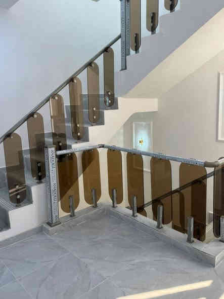 السلام عليكم
بيت للبيع مساحة ٧٥ متر واجهة ٤.٧٠ نزال ١٦ مجمع السلطان الأول يتكون من طابقين ٣ غرف نوم استقبال مطبخ وصحيات ٢ وبيتونه شغل درجة أولى السعر ١١٤ مليون تنازل شركة القلعة البيضاء
للإستفسار *********** يوجد واتساب
