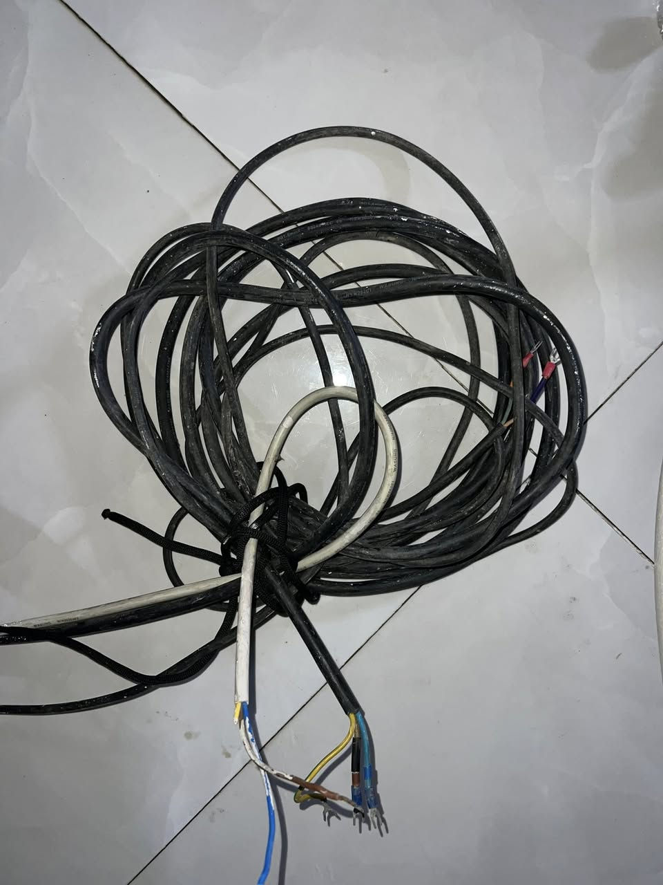 سبلت طن توسوت
سعرة ١٠٠ قفل


**إذا كنت صاحب هذا الإعلان وتريد حذفه لأي سبب، رجاءا أرسل رسالة إلى الدعم الفني**