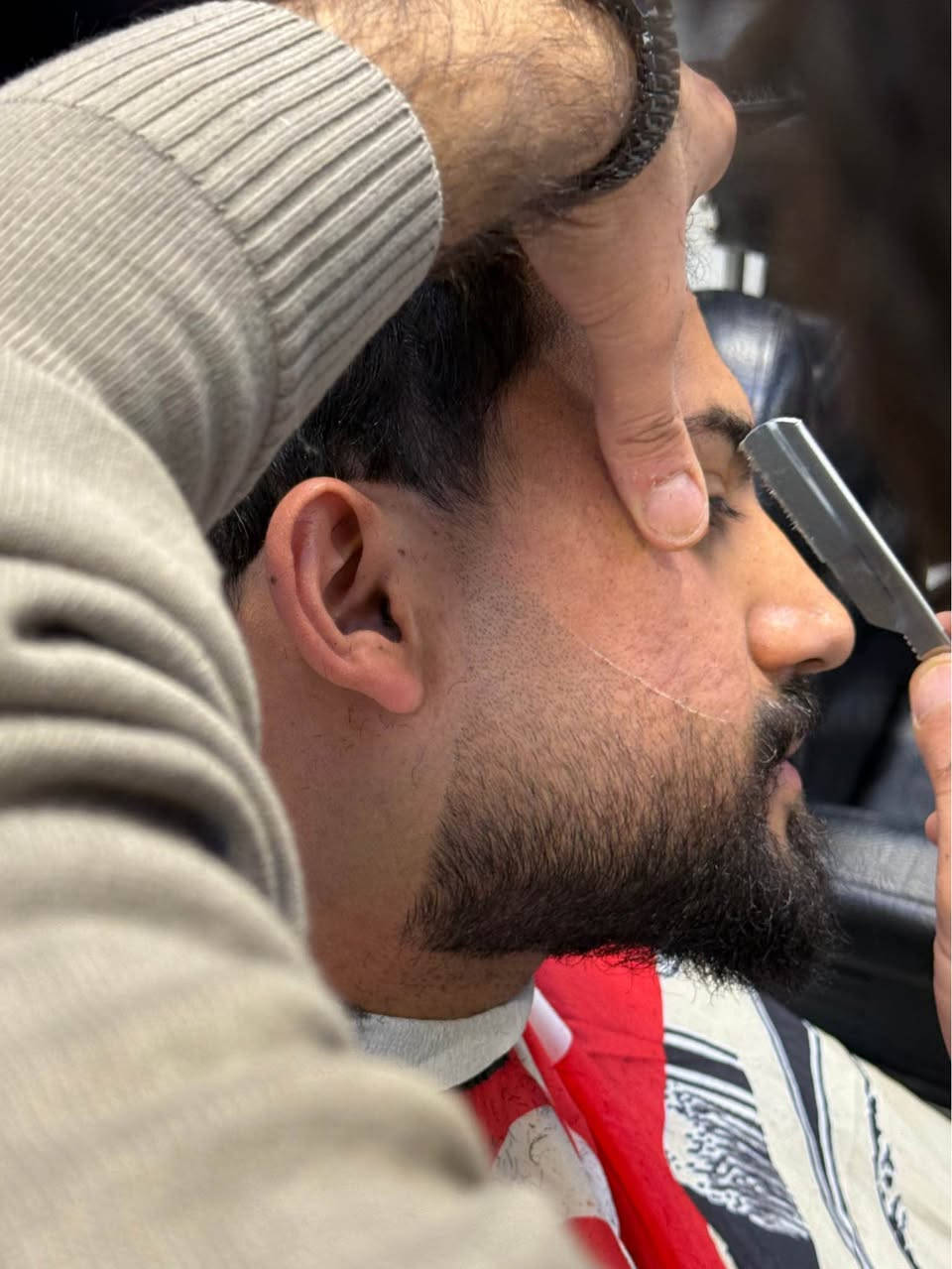 تعلم مهنة العمر في مركز "حلاقة الأصلع"! ✂️🔥
هل تبحث عن مهنة تضمن لك مستقبلك؟ هل تريد احتراف الحلاقة الرجالية من الصفر وحتى الإتقان؟
يعلن محل (حلاقة الأصلع للرجال) عن فتح باب التسجيل لدورات تعليم الحلاقة الرجالية بإشراف أبو هيام.
• ✅ ضمان التعليم: لا ننهي الدورة حتى تتقن المهنة بيدك.
• ✅ تطبيق عملي: تدريب مباشر على أحدث القصات والستايلات.
• ✅ خبرة طويلة: ننقل لك أسرار المهنة والتعامل مع الزبائن.
📍 الموقع: ميسان - القطاع - شارع نعمة الريفي - قرب توت فرس.
📞 للاستفسار والتسجيل: *********** (أبو هيام) عمارة, ميسان
