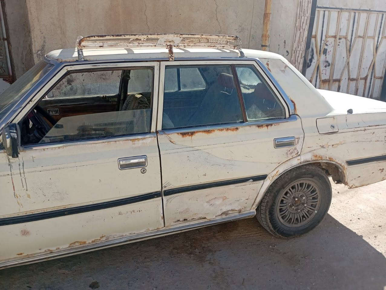 كراون ديلوكس موديل 82
مكينة جديدة حدادية تخم تاير كله جديد 
كهربائيات كلهة شغالة 
البگ مالتهة يأخر
مكانهة ناصرية تضحية
سعرها ب 15 وبيهة مجال
للاستفسار 
***********
مامتواجد على الفيس
