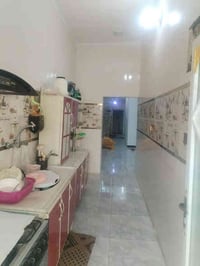 بيت  للبيع بحي الربيع   يم صورة الصدرين قرب مدرسة الفراتين مساحة البيت...