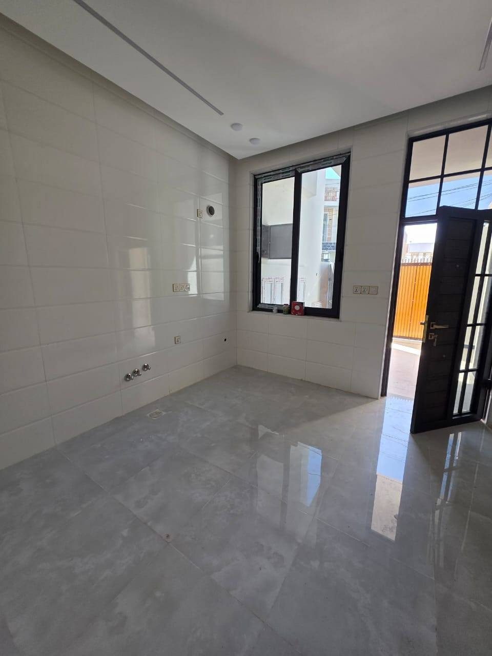 اعلان/دار للبيع 
مساحه 150متر مربع ,#طابو زراعي سند 25 ,الواجه 7.5
خدمات ،مجاري ، تبليط ، شارع 9متر ,طابقين ،#بناء جديد 

يحتوي على 3غرف نوم +صاله +كندور +مطبخ +3مجمعات صحيه  

العنوان -الحله - نادر الاولى - حي الزيتون .

للتواصل او الاستفسار الأتصال على الارقام التاليه .
***********
***********
***********

أو مراسلتنا على الصفحة الخاصة بالمكتب
أو على الواتساب https://wa.me/+9647827122333 .
أو زيارتنا في المكتب الكائن : الحلة - الاسكان - شارع الطاقة ، مقابل مجمع الأنوار.
