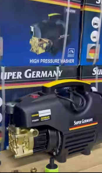 جديد / المجمع الألماني للأجهزة المنزلية  / توفرت من جديد/ فاره غسل السيارات / شرط بإله أمتياز ألماني / من شركة سوبر جيرمني الألمانية/ شرط ملف نحاس / ضاغط 3 بساتن / 260 بار حقيقي / 2600 واط / صوندة 10 متر  كتان و سيم مسلح/ بطل رغوه مسدس حجم أنج/ الممات و زبانه براص كما موضح بصور/ سعر 85 / ألف شامل التوصيل/ للحجز و الأستفسار مراسلة الصفحة أو عل واتساب / *********** حلة
