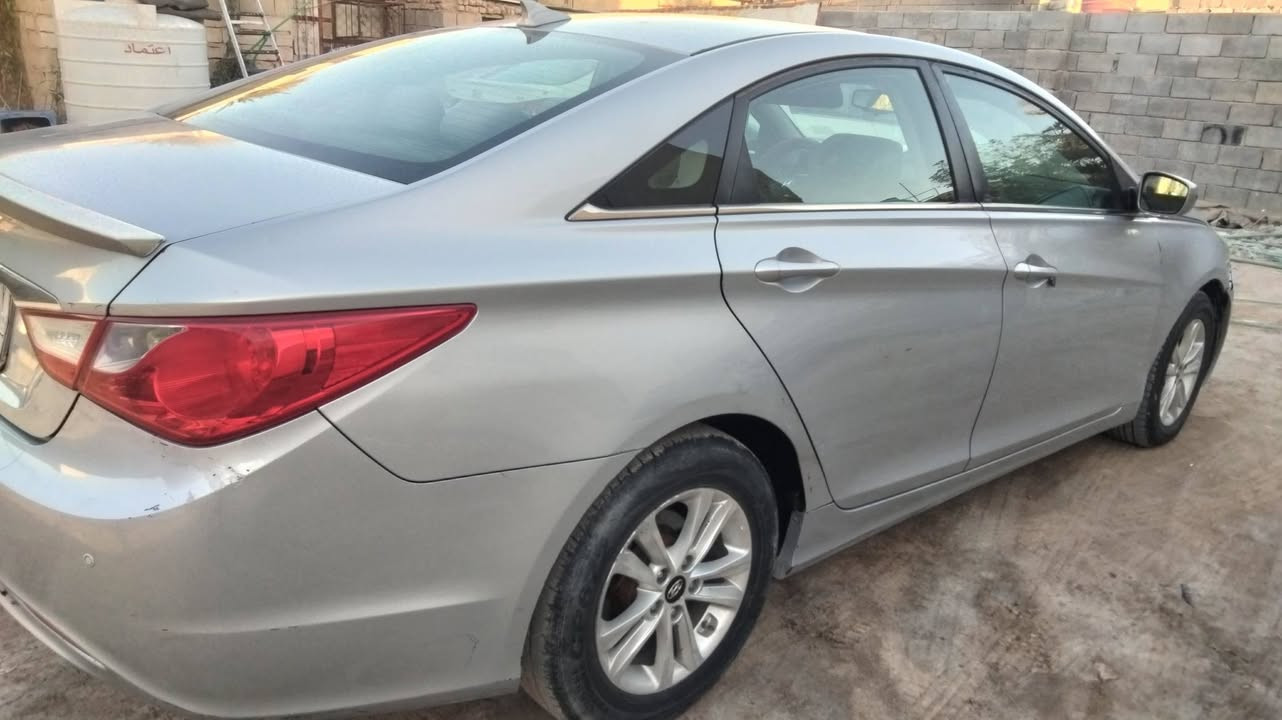 السلام عليكم من رخصة الادمن 
سوناتا موديل 13 وارد امريكي ماشية 70  الف فقط تحكم جهتين نظام سبورت وايكو وباقي المواصفات المعروفة  مكفولة محرك وكير محرك 2400 جي دي اي ضربتها دعامية وجاملغ بدون ارباك راجعات نفسهن وصور الحادث بامريكا مرفقة مع الصور مكفولة من الصبغ بيها دحجات مثل ما موضح بالصور والبنيد جارد السيارة ما متعوبه ولا ماشية هواي بالعافية علياخذها تحتاج ترتيب بسيط رقم ناصرية باسمنا تحول ثاني يوم  
السعر 100$ شدة وبيها مجال بسيط حك الجية 
البصرة مطيحة 
***********
