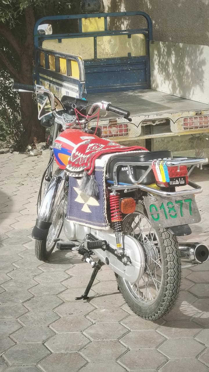 سلام عليكم دراجه للبيع شاصي 14وتعمير شلامجه اصلي ثاني تبديله مال دهن مكفوله كفاله عامه السعر مليون وميه الرقم ***********
