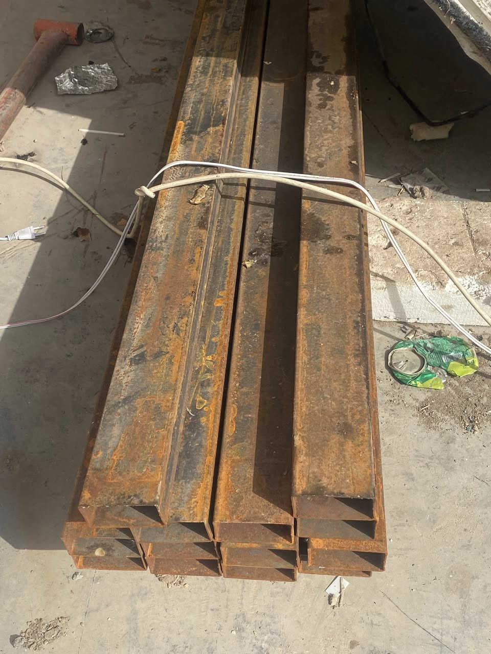 السلام عليكم يوجد بيبان وشبابيك المنيوم وحديد باله تركي نضيف كلش ومناسب  متوفر سندويج جميع القياسات
وحديد ***********الموقع الحفريه قطع شويفي
